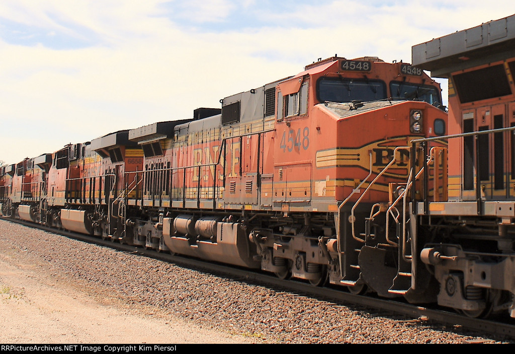 BNSF 4548